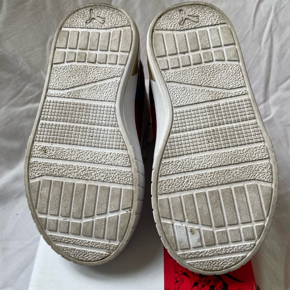 Puma Limited Edition DC Wonder Woman Kids White and Red Sneakers - Picture 9 of 9